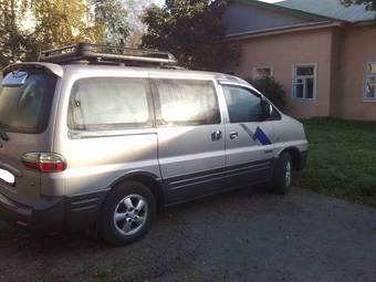 2005 Hyundai Starex Photos