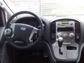 2008 Hyundai Starex Images