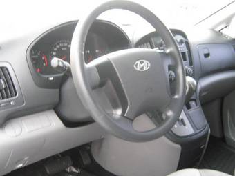 2008 Hyundai Starex Images