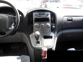 2008 Hyundai Starex Images