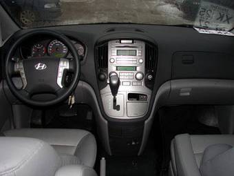 2009 Hyundai Starex Images