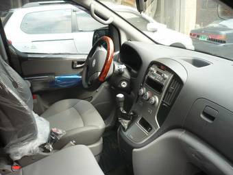 2009 Hyundai Starex Photos