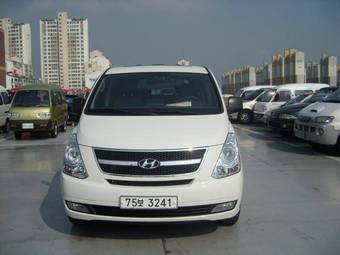 2009 Hyundai Starex Images