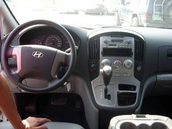2009 Hyundai Starex Photos