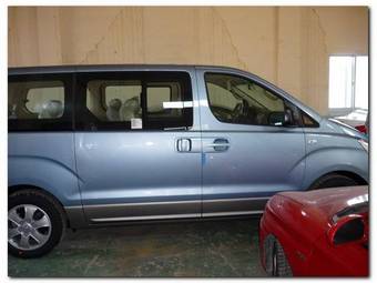 2009 Hyundai Starex Photos