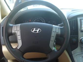 2009 Hyundai Starex Images