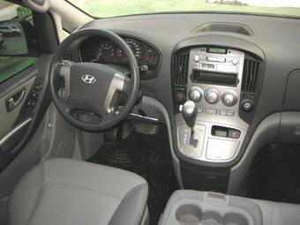 2009 Hyundai Starex Photos