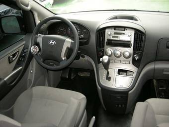 2009 Hyundai Starex Photos