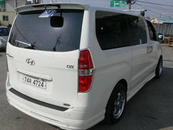 2010 Hyundai Starex Photos