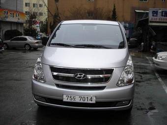 2010 Hyundai Starex Pictures