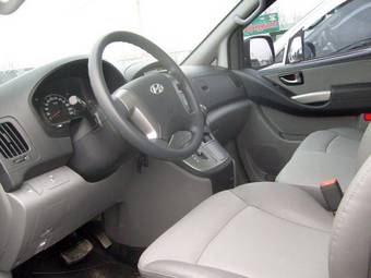 2010 Hyundai Starex Images
