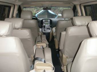2010 Hyundai Starex Pics