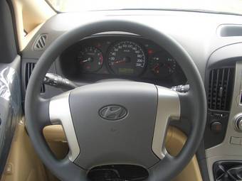 2011 Hyundai Starex Pictures