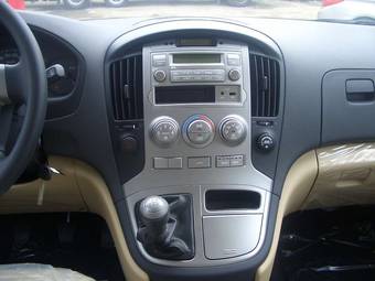 2011 Hyundai Starex Photos