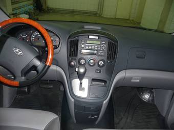 2011 Hyundai Starex Images