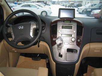 2011 Hyundai Starex Photos