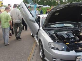 2003 Hyundai Tiburon Pictures