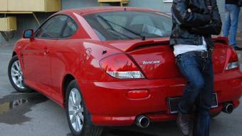 2004 Hyundai Tiburon Pictures