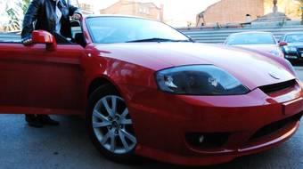 2004 Hyundai Tiburon Photos
