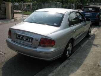 2002 Hyundai Trajet Images