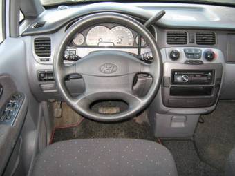 2003 Hyundai Trajet Pictures