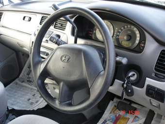 2004 Hyundai Trajet Pictures