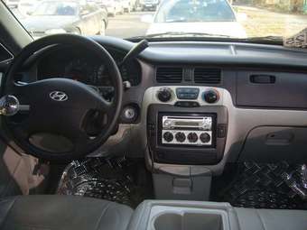 2004 Hyundai Trajet Pics