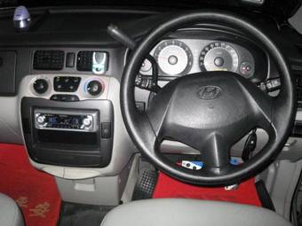 2004 Hyundai Trajet Pics