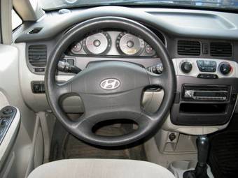 2006 Hyundai Trajet Photos
