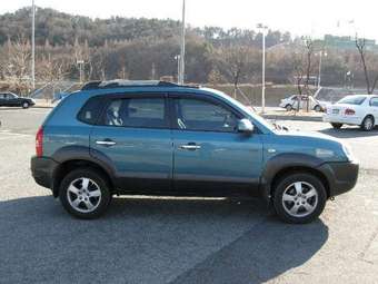 2004 Hyundai Tucson Images