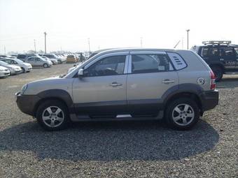 2004 Hyundai Tucson Photos