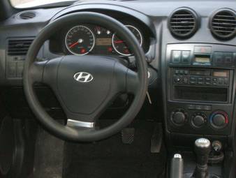 2003 Hyundai Tuscani Photos