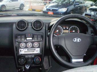 2004 Hyundai Tuscani Images