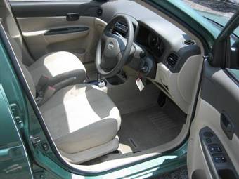 2005 Hyundai Verna Images