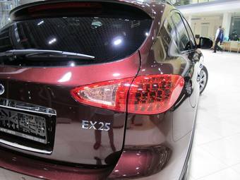 2011 Infiniti EX25 Pics