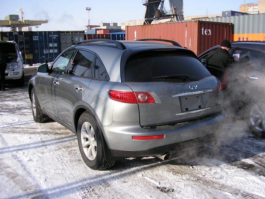 2005 Infiniti FX35 Images