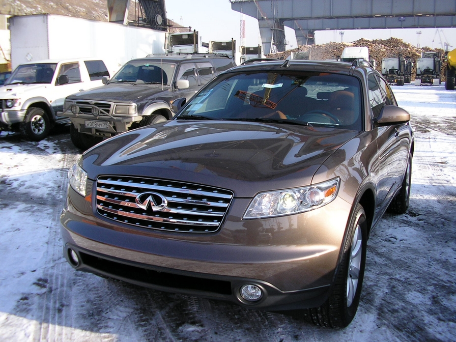 2005 Infiniti FX35 Photos