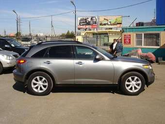 2005 Infiniti FX35 Photos