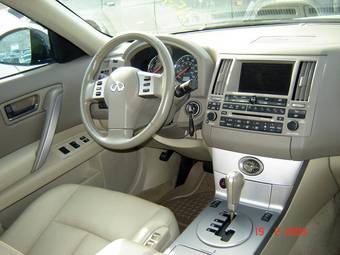 2005 Infiniti FX35 Photos