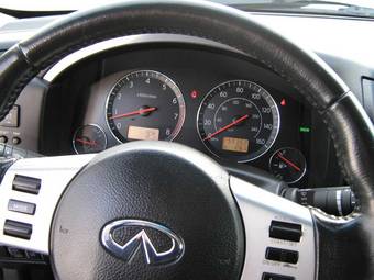 2005 Infiniti FX35 Photos