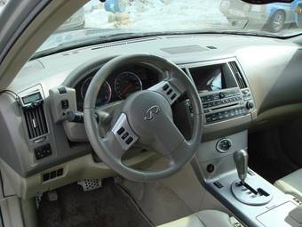 2005 Infiniti FX35 Images