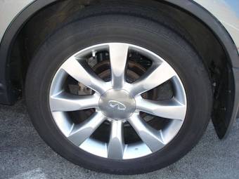 2005 Infiniti FX35 Photos