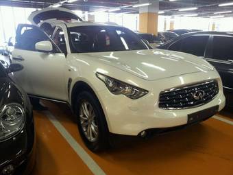 2010 Infiniti FX35 Photos