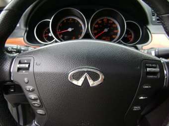 2005 Infiniti M35 Pictures