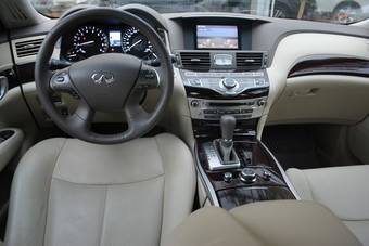 2010 Infiniti M37 Pictures