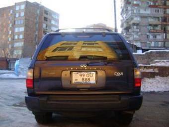 2000 Infiniti QX4 Pictures