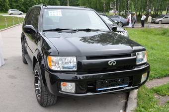 2000 Infiniti QX4 Photos