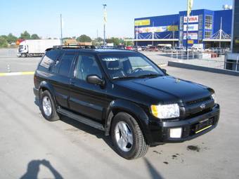 2000 Infiniti QX4 Photos