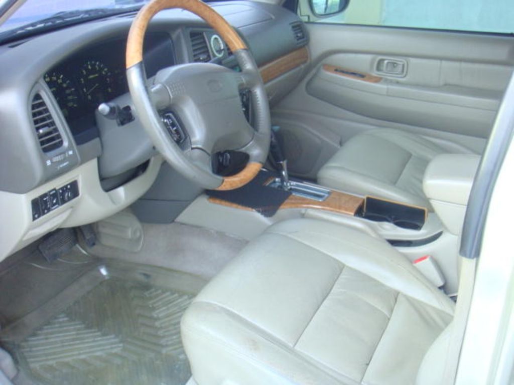 2001 Infiniti QX4