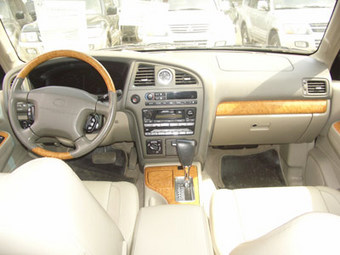 2001 Infiniti QX4 Pictures